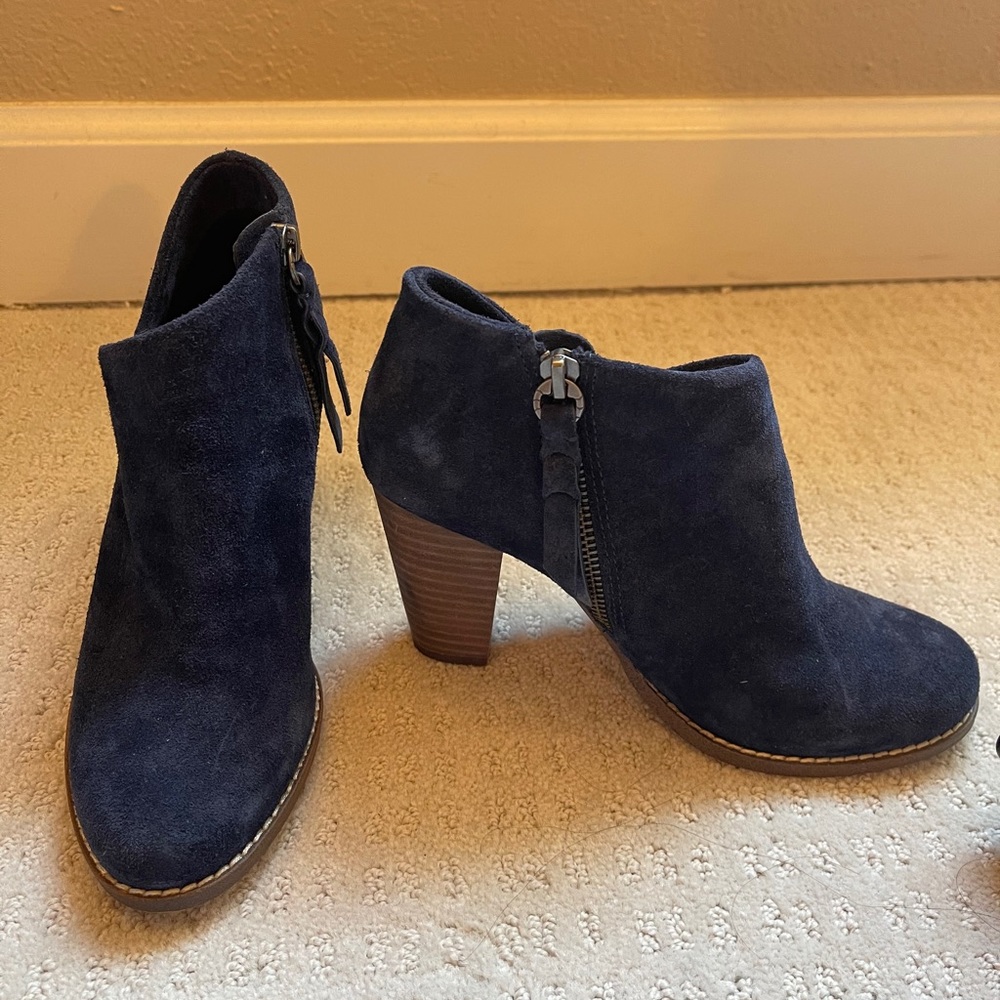 Splendid Navy Blue Suede Ankle booties